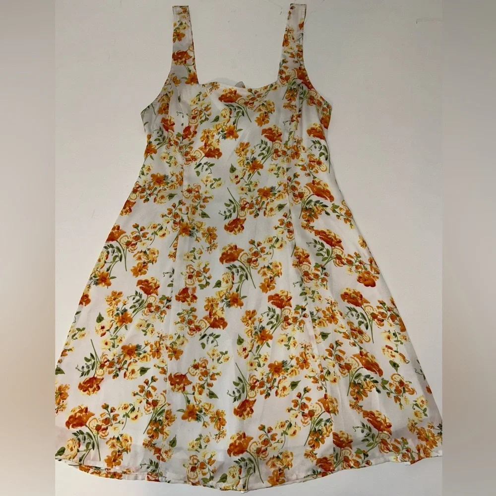 Lulus‎ Day Date white, orange floral dress, fully lined, tie back sz Medium